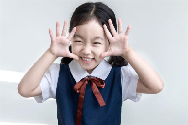 股票配资广东 娃的这些小动作别当调皮了！这都是被宠坏的信号，再不管就晚了